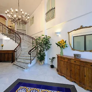 aurora-apartments.hotels-amalfi.com/